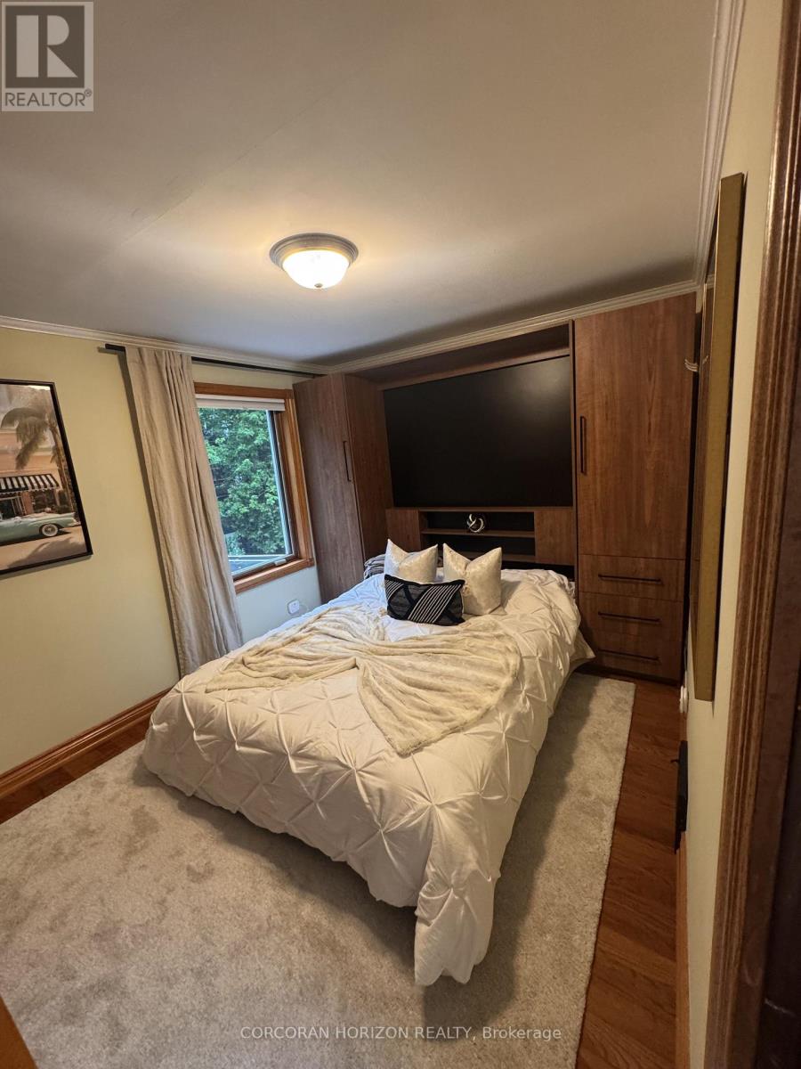 402 Rhodes Avenue, Toronto, Ontario  M4L 3A5 - Photo 15 - E13598366