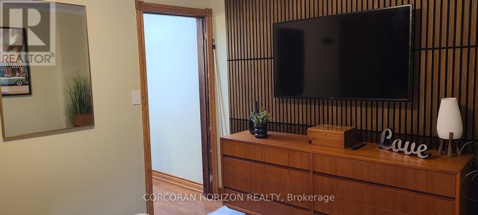 402 Rhodes Avenue, Toronto, Ontario  M4L 3A5 - Photo 16 - E13598366