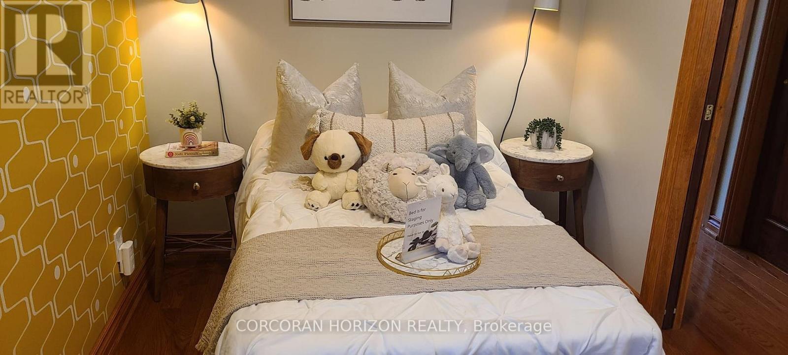 402 Rhodes Avenue, Toronto, Ontario  M4L 3A5 - Photo 17 - E13598366