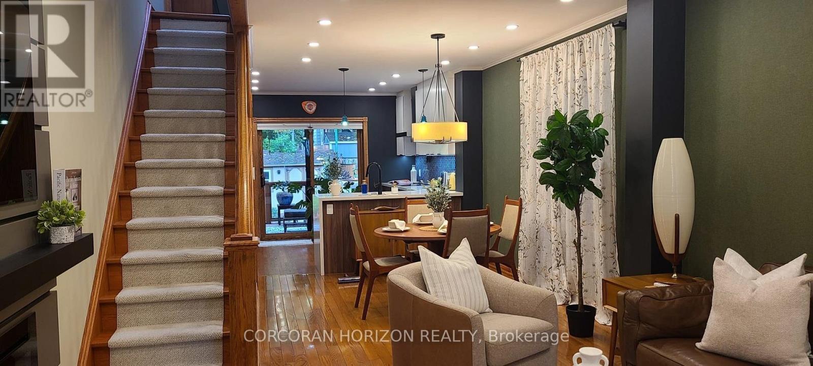 402 Rhodes Avenue, Toronto, Ontario  M4L 3A5 - Photo 2 - E13598366