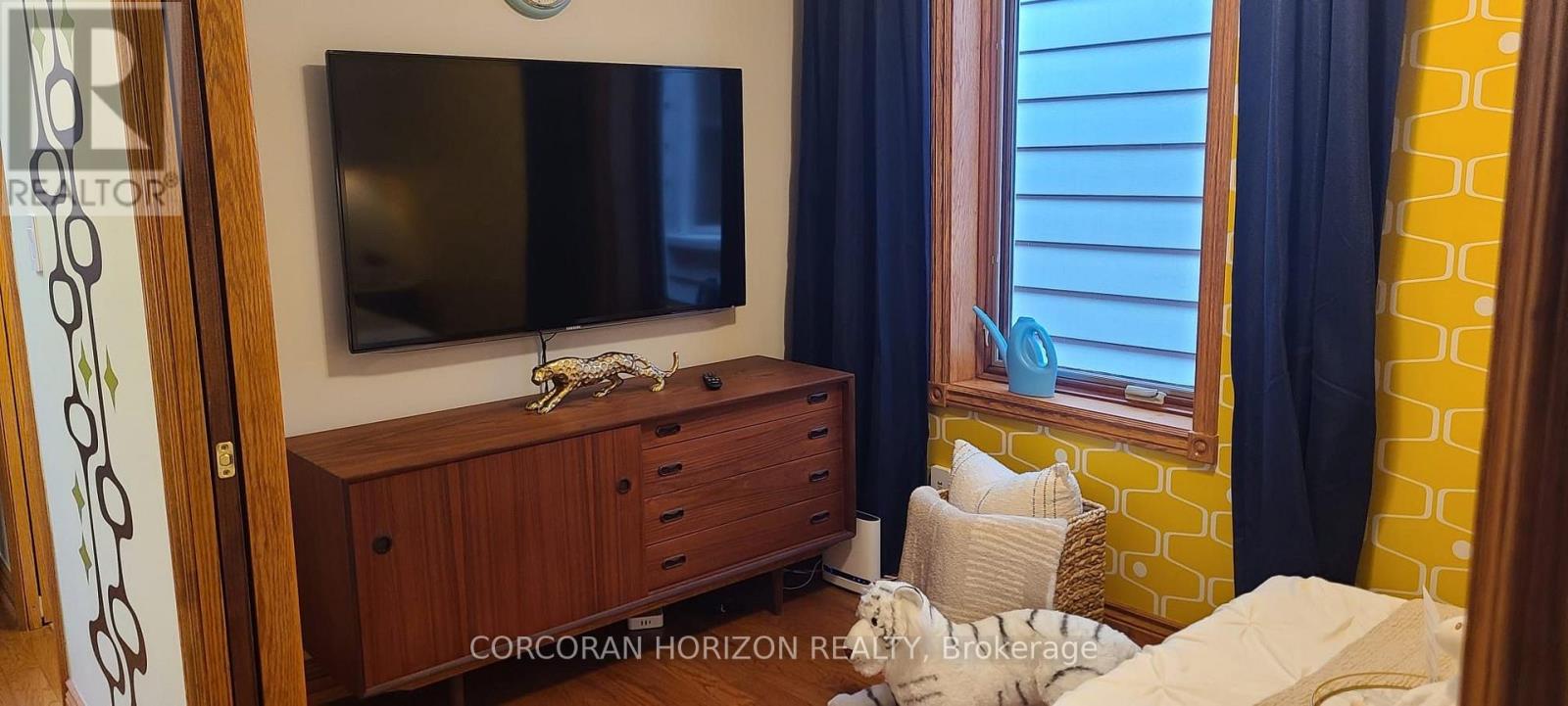 402 Rhodes Avenue, Toronto, Ontario  M4L 3A5 - Photo 22 - E13598366