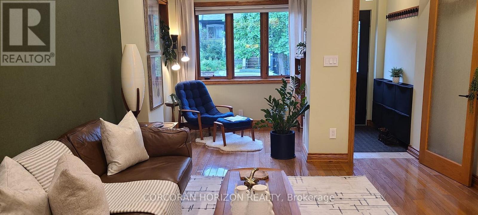 402 Rhodes Avenue, Toronto, Ontario  M4L 3A5 - Photo 3 - E13598366