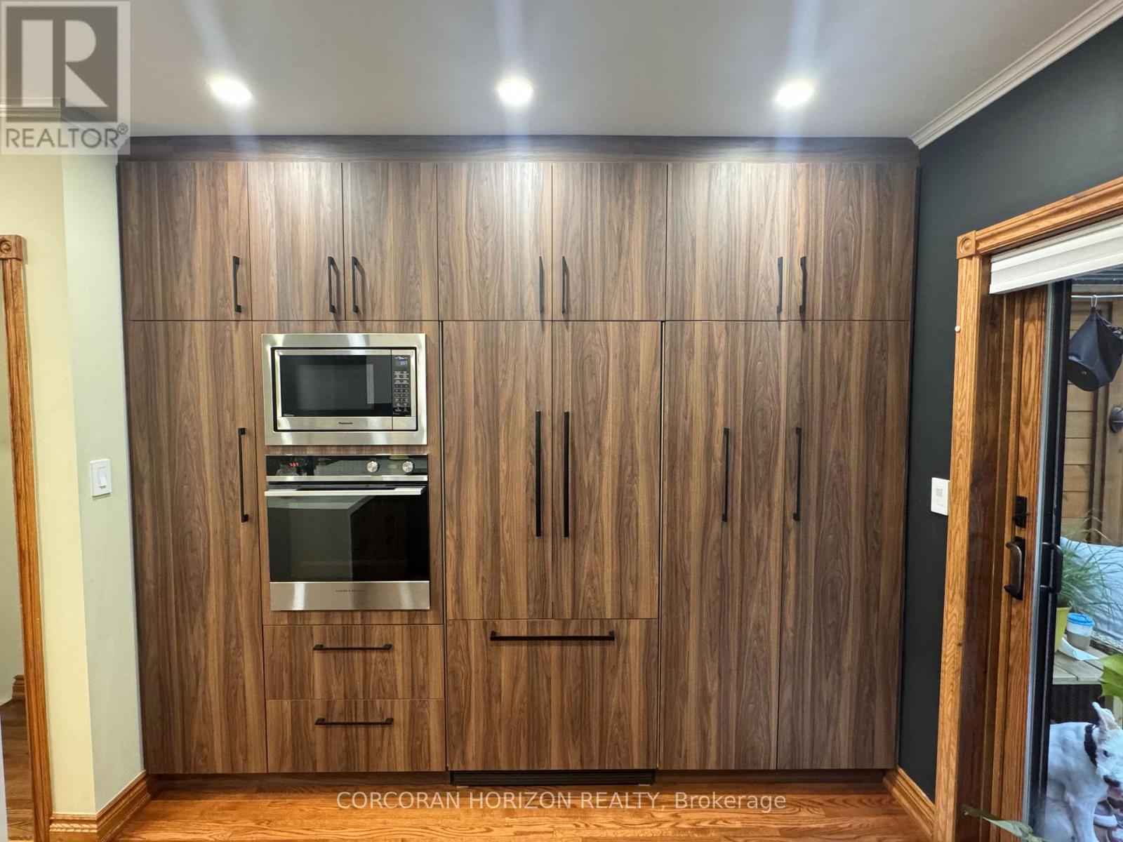 402 Rhodes Avenue, Toronto, Ontario  M4L 3A5 - Photo 6 - E13598366