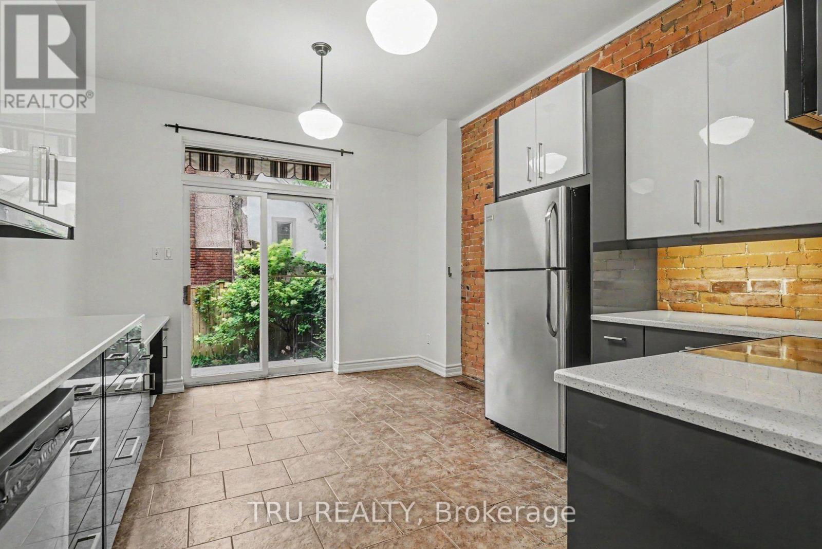 24 Waverley Street, Ottawa, Ontario  K2P 0T9 - Photo 11 - X13598474