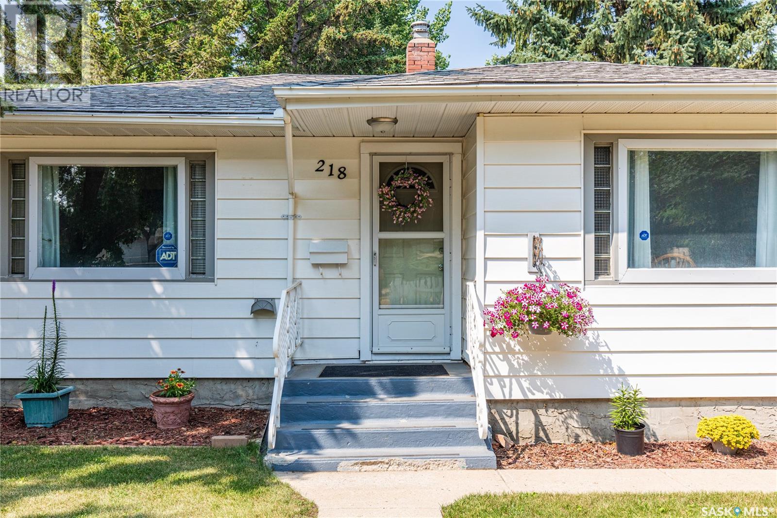 218 Coteau Street W, Moose Jaw, Saskatchewan  S6H 5C7 - Photo 3 - SK043496