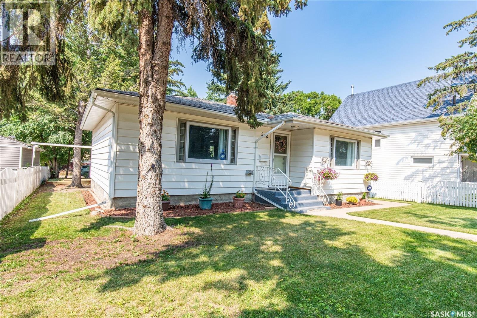 218 Coteau Street W, Moose Jaw, Saskatchewan  S6H 5C7 - Photo 4 - SK043496