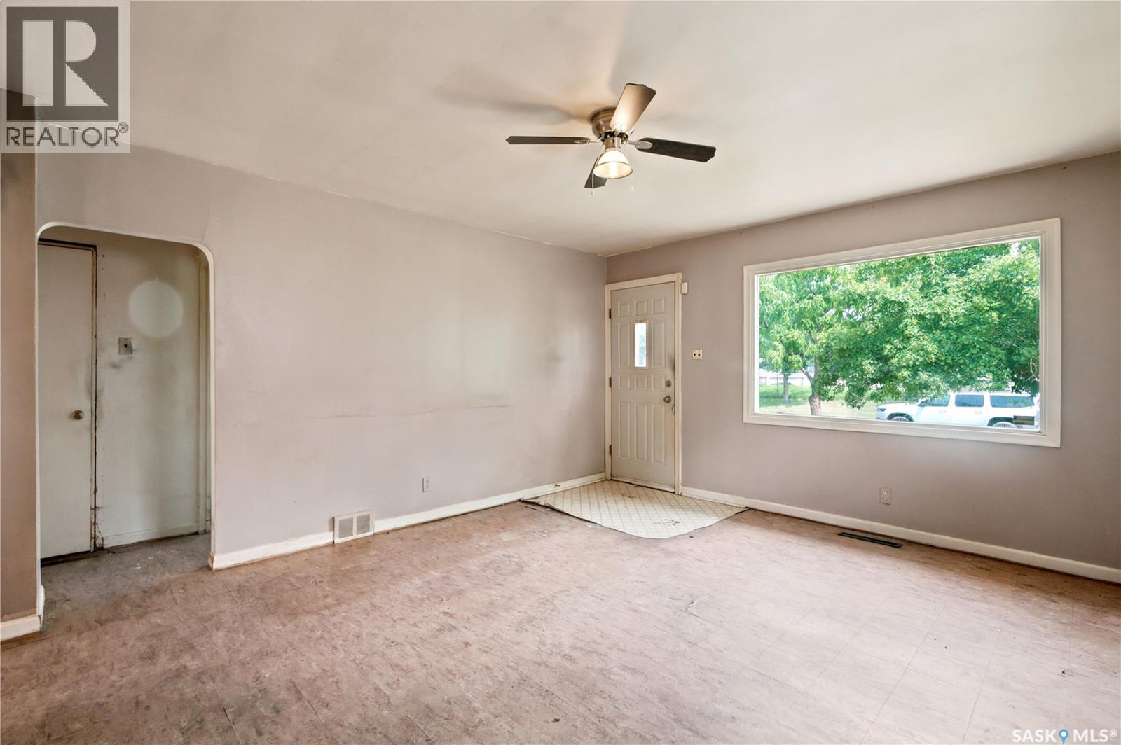 431 K Avenue N, Saskatoon, Saskatchewan  S7L 2M5 - Photo 2 - SK043483