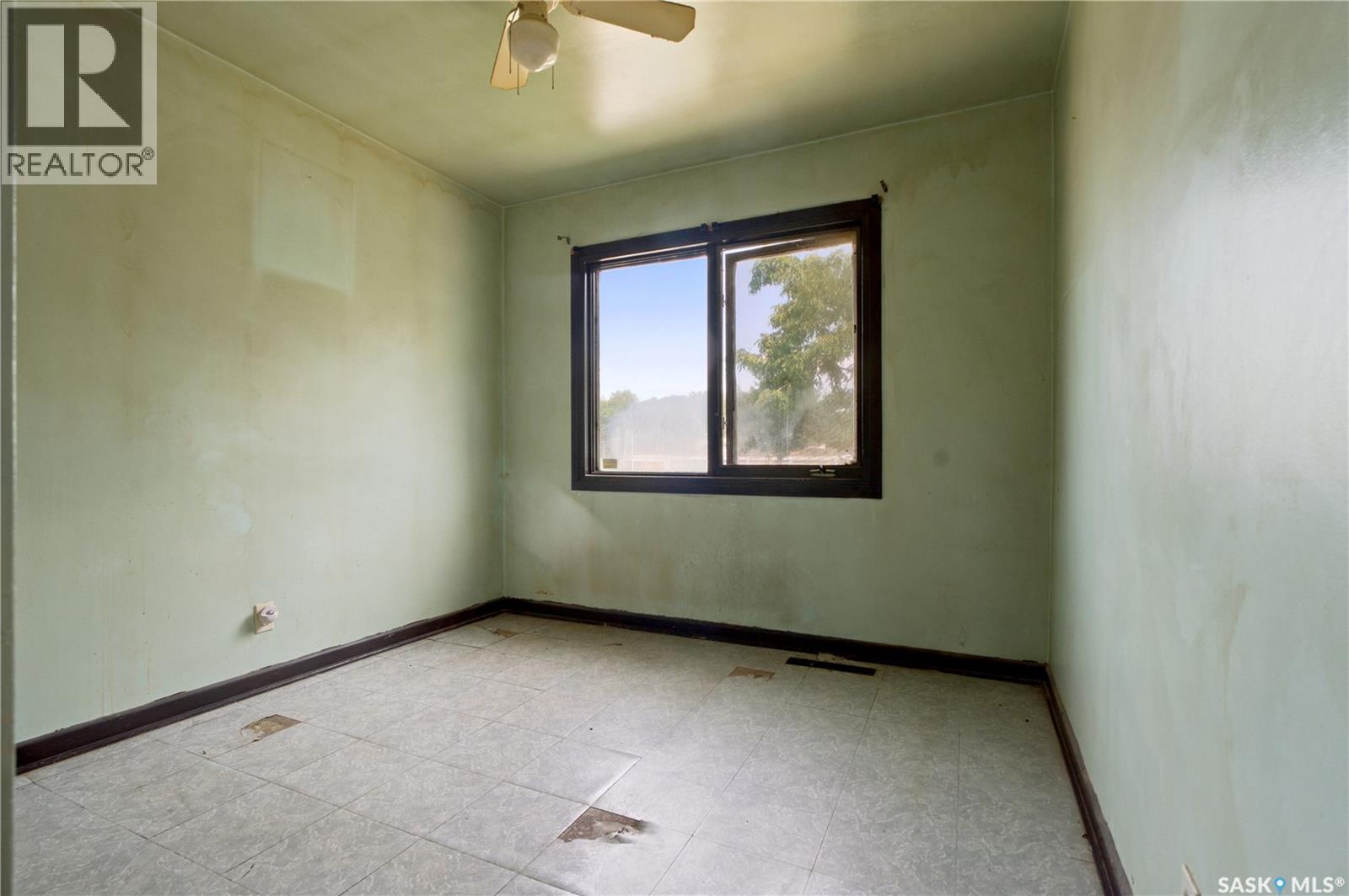 431 K Avenue N, Saskatoon, Saskatchewan  S7L 2M5 - Photo 5 - SK043483
