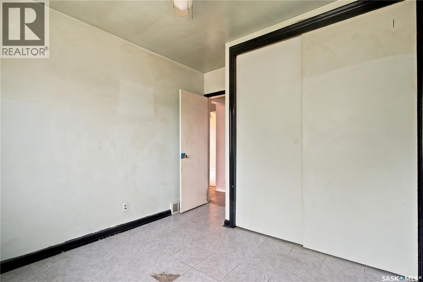 431 K Avenue N, Saskatoon, Saskatchewan  S7L 2M5 - Photo 6 - SK043483