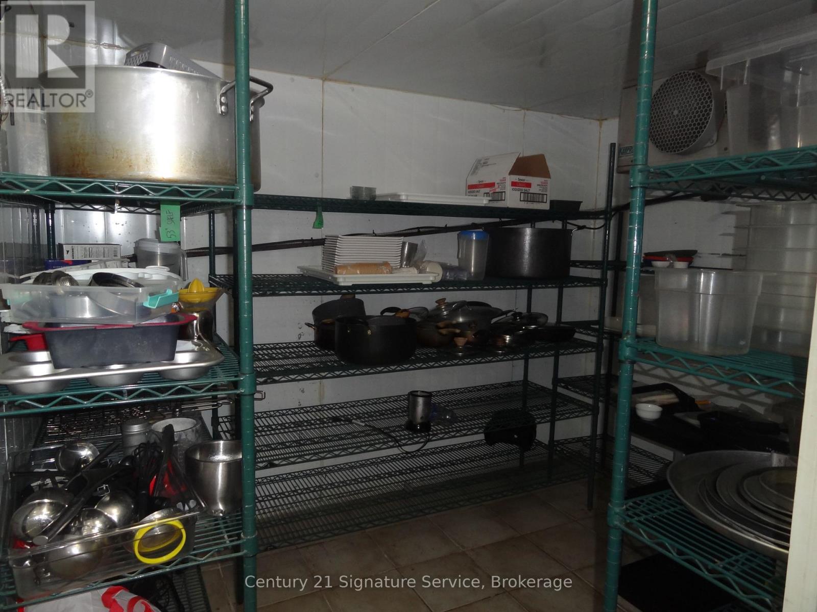 Main Floor - 1376 Queen Street, Toronto, Ontario  M6K 1L7 - Photo 14 - W13598374
