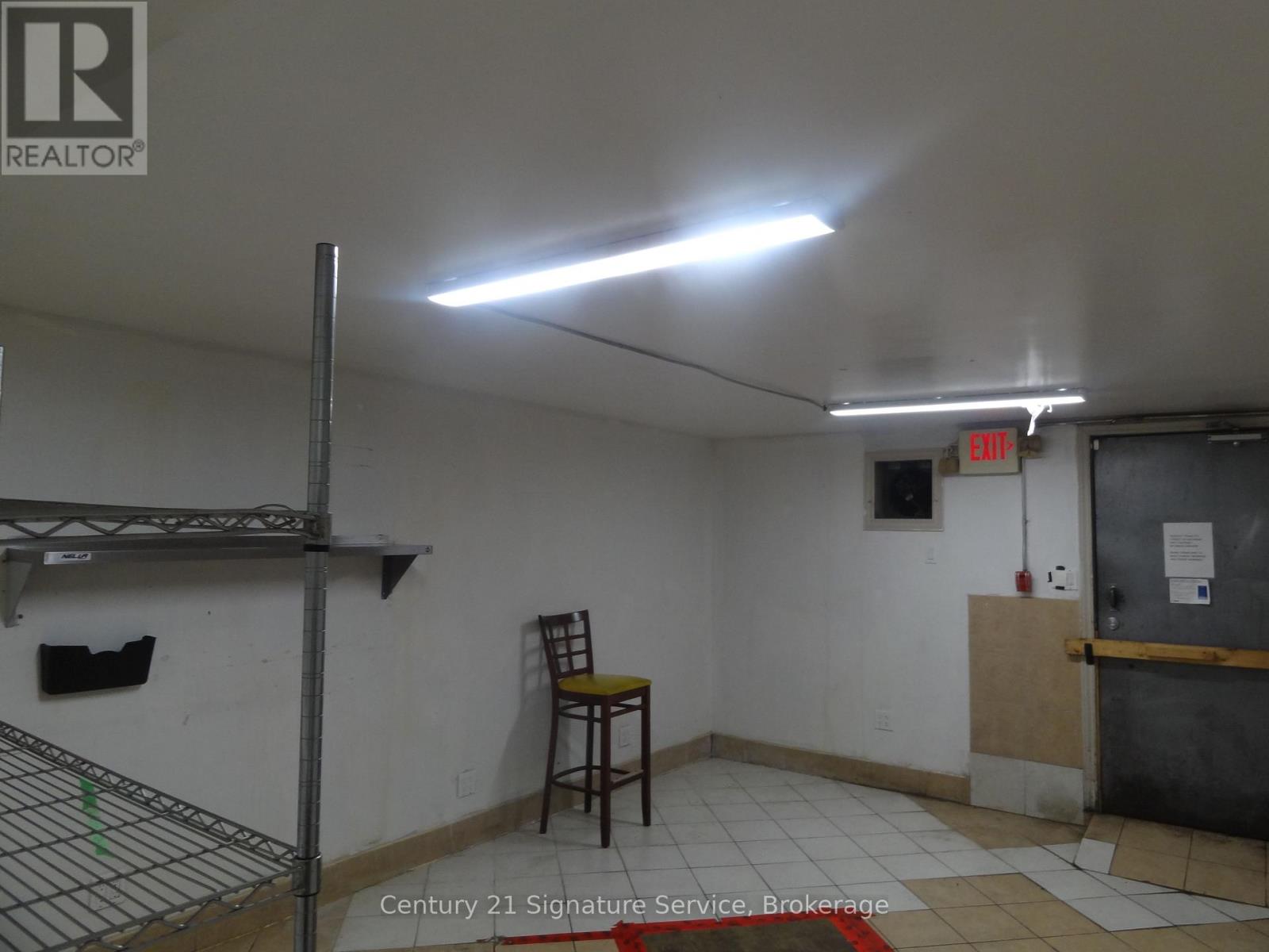 Main Floor - 1376 Queen Street, Toronto, Ontario  M6K 1L7 - Photo 17 - W13598374