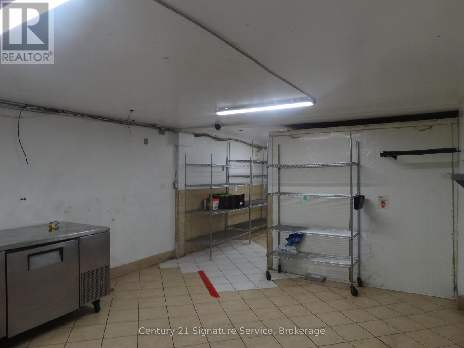 Main Floor - 1376 Queen Street, Toronto, Ontario  M6K 1L7 - Photo 18 - W13598374