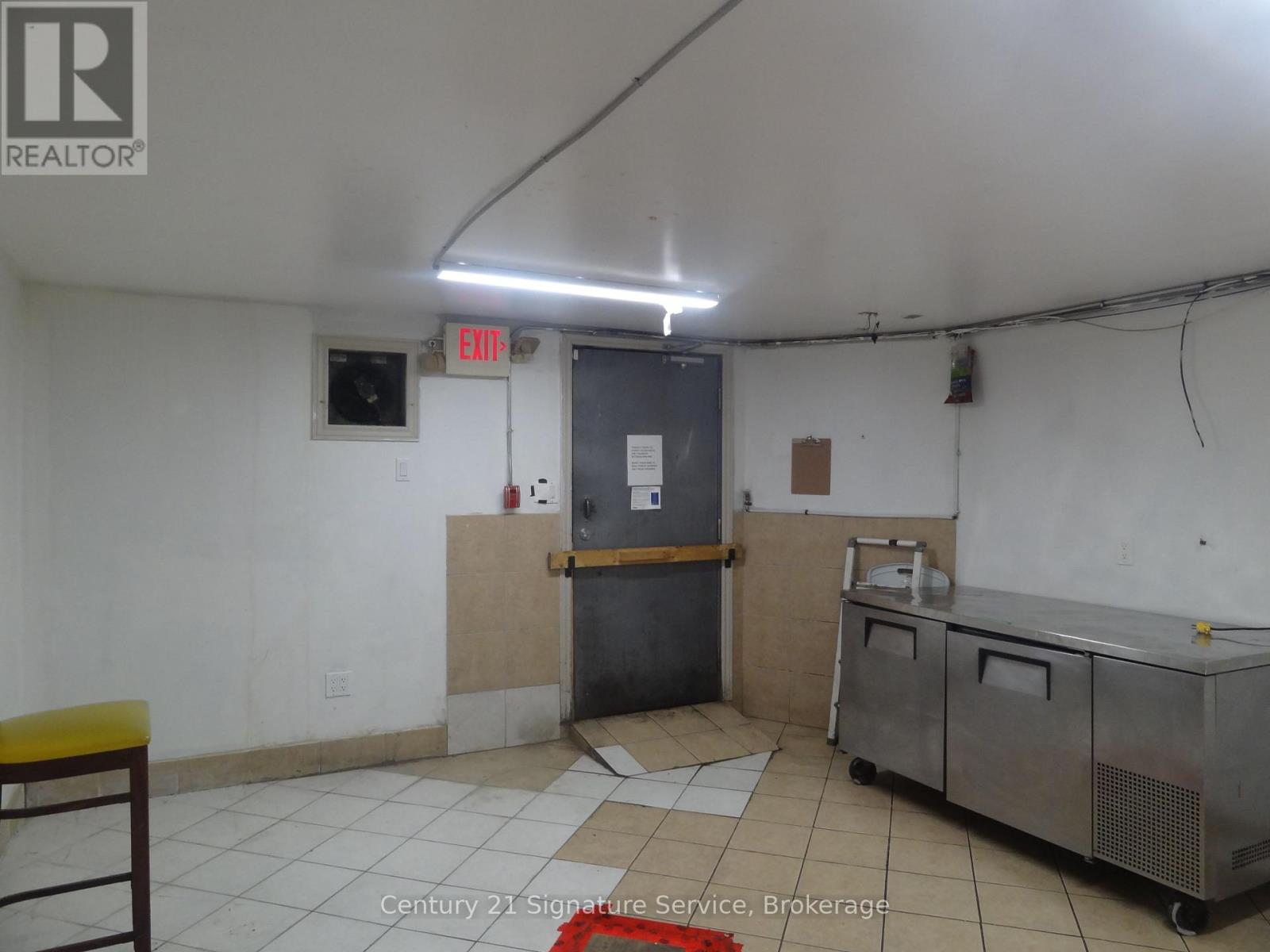 Main Floor - 1376 Queen Street, Toronto, Ontario  M6K 1L7 - Photo 19 - W13598374