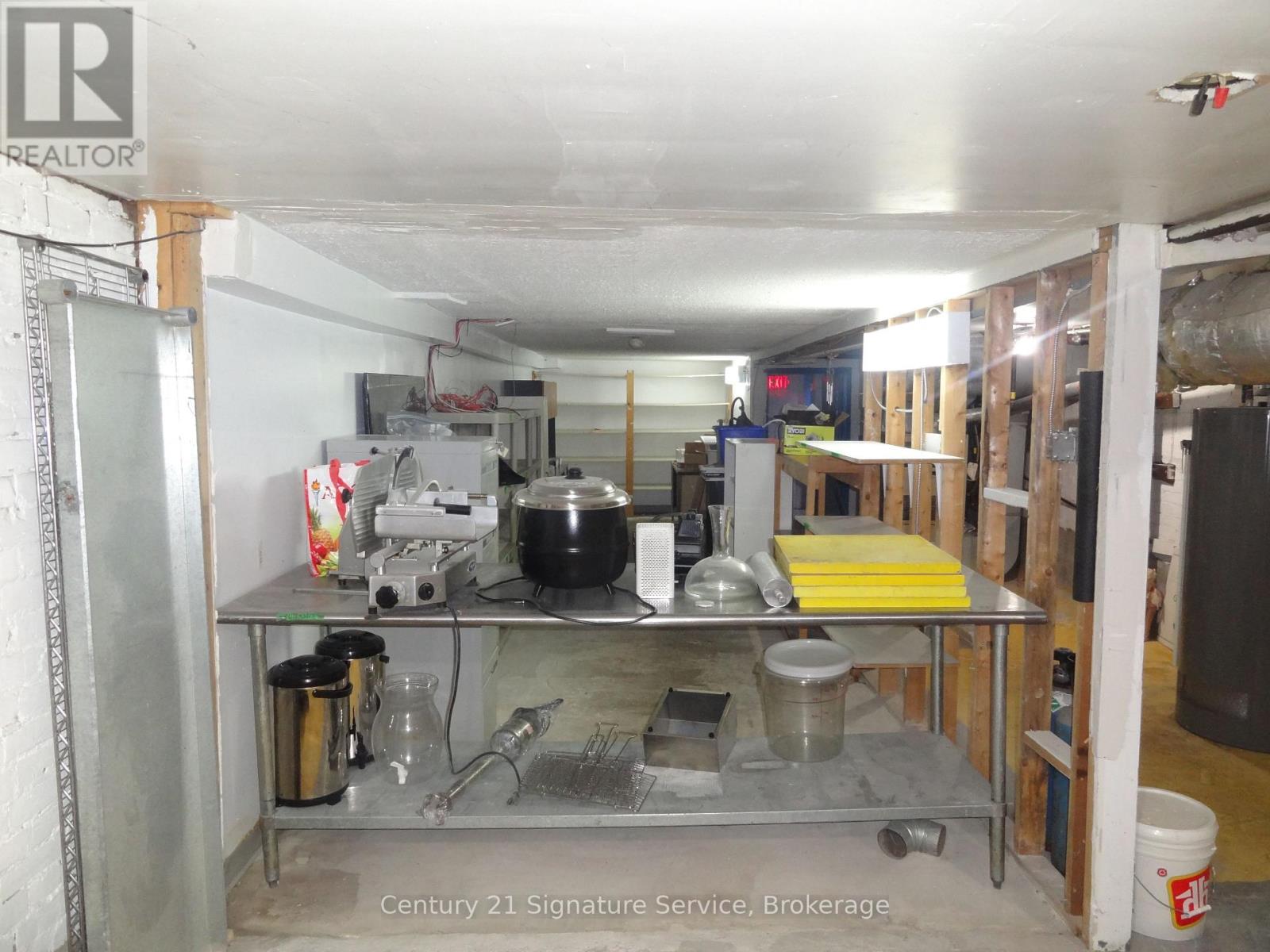 Main Floor - 1376 Queen Street, Toronto, Ontario  M6K 1L7 - Photo 22 - W13598374