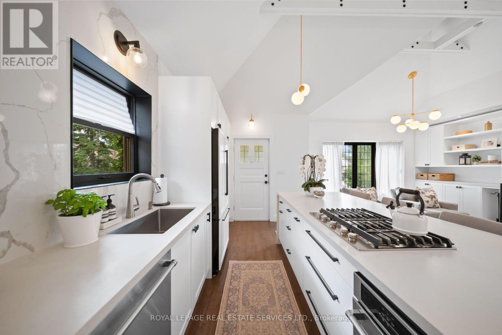 114 Humbervale Boulevard, Toronto, Ontario  M8Y 3P7 - Photo 9 - W13598440