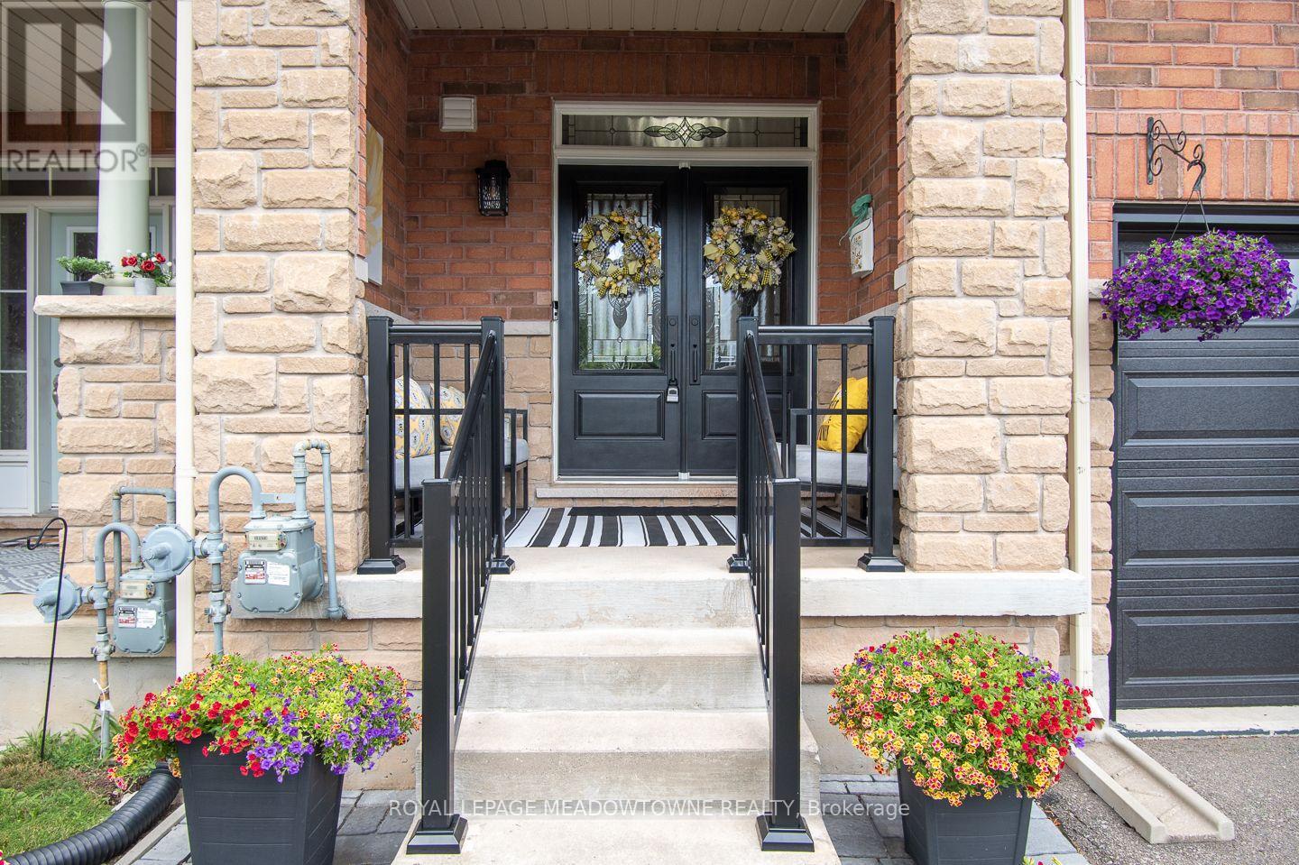 9 Mclaughlin Avenue, Milton, Ontario  L9T 7H3 - Photo 3 - W13598468