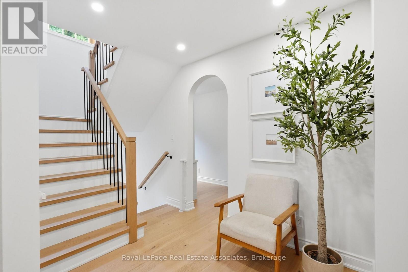 648 Cherrywood Drive, Burlington, Ontario L7T 3X1 - Photo 4 - W13598472