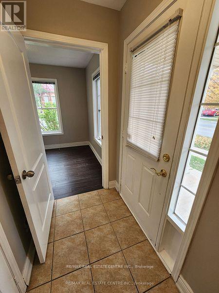 950 Burgess Gardens, Milton, Ontario  L9T 0K6 - Photo 9 - W13598482