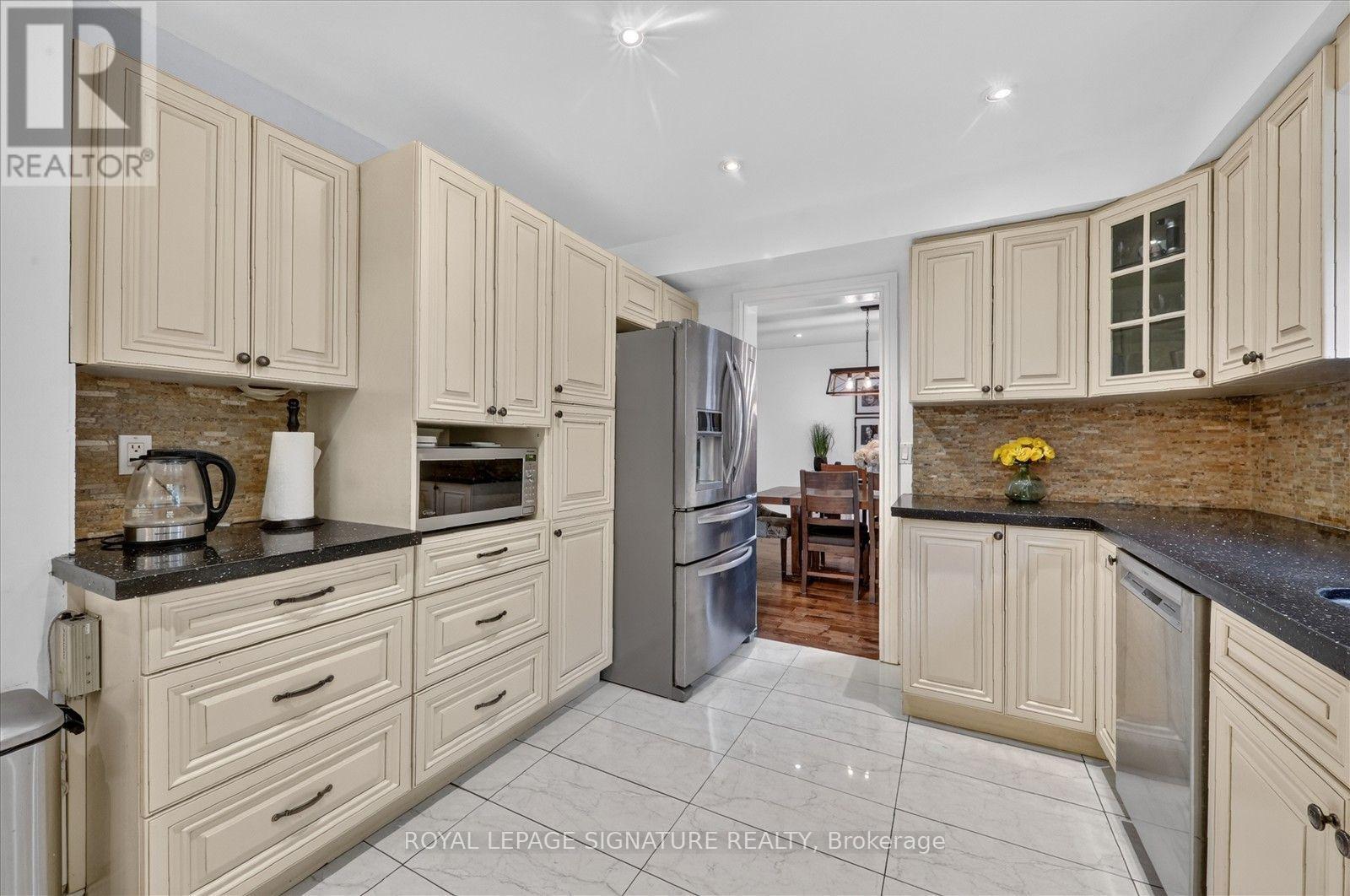 62 Massey Street, Brampton, Ontario  L6S 2W5 - Photo 16 - W13598512