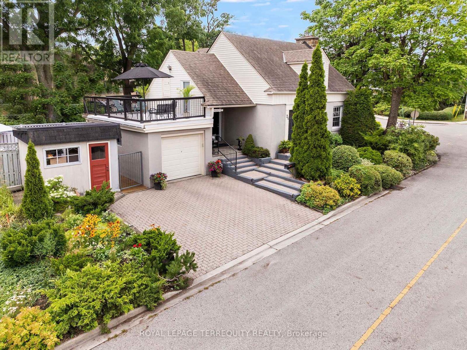 24 RECTORY ROAD, Toronto, Ontario