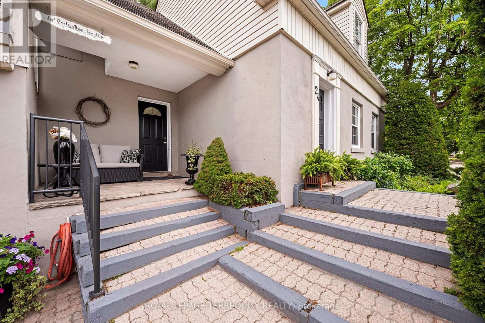 24 Rectory Road, Toronto, Ontario M9N 1P9 - Photo 2 - W13598514