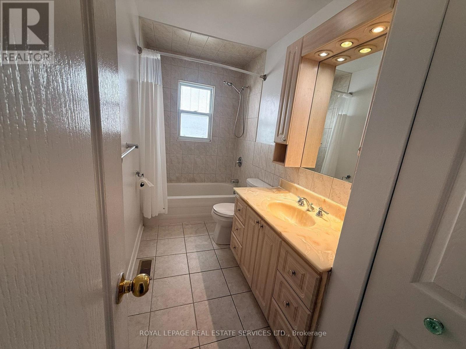 1 - 19 Academy Road, Halton Hills, Ontario  L7G 3N7 - Photo 14 - W13598554