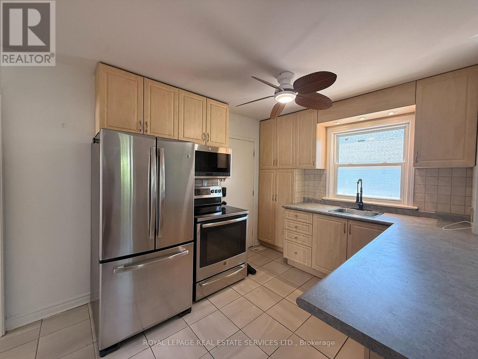 1 - 19 Academy Road, Halton Hills, Ontario  L7G 3N7 - Photo 5 - W13598554