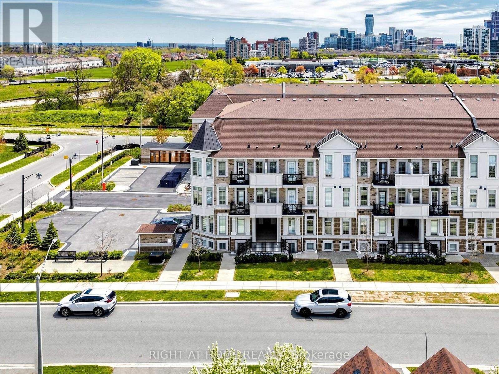 24 - 86 Preston Meadow Avenue, Mississauga, Ontario  L4Z 0C8 - Photo 3 - W13598588