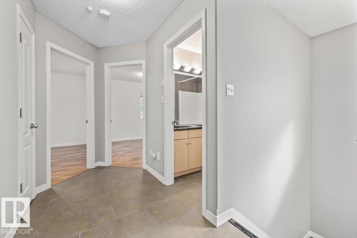1086 Grantham Dr NW, Edmonton, Alberta  T5T 0W2 - Photo 33 - E4500296