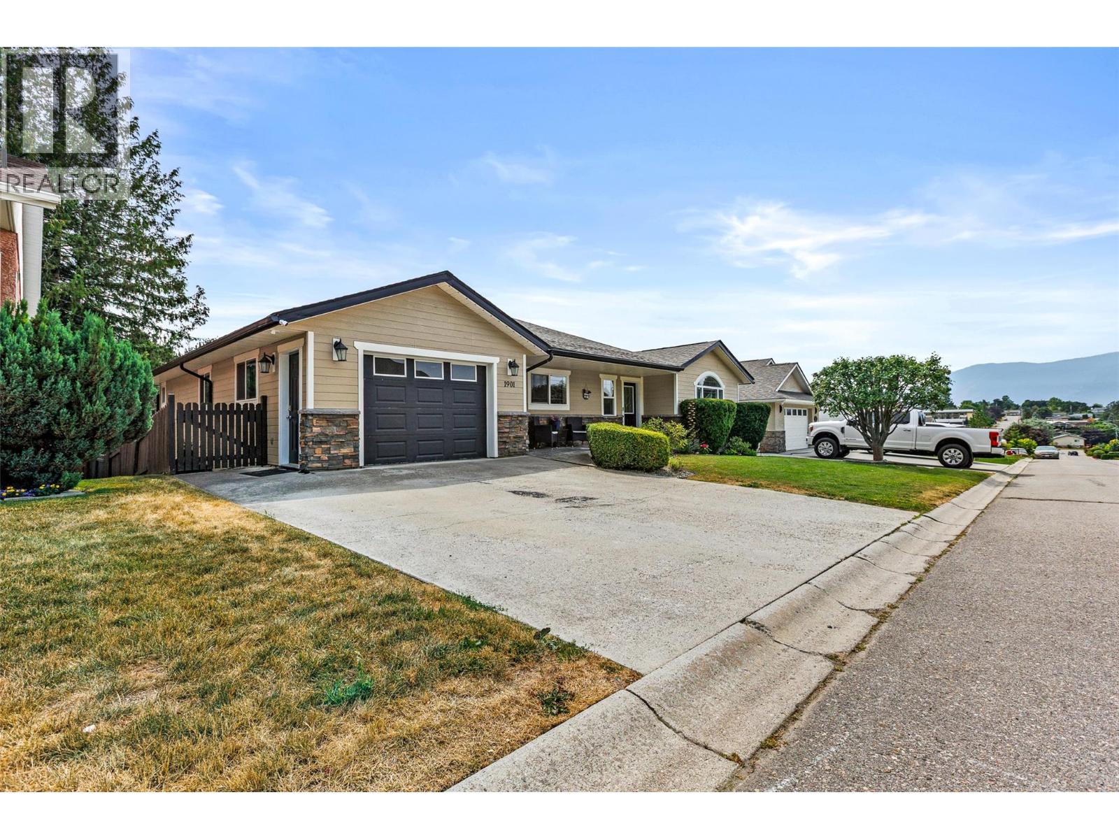 1901 Alder Street, Creston, British Columbia  V0B 1G5 - Photo 2 - 10395434