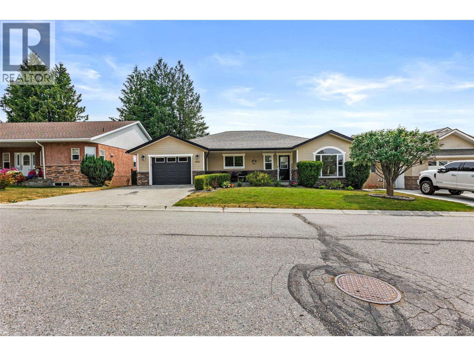 1901 Alder Street, Creston, British Columbia  V0B 1G5 - Photo 1 - 10395434