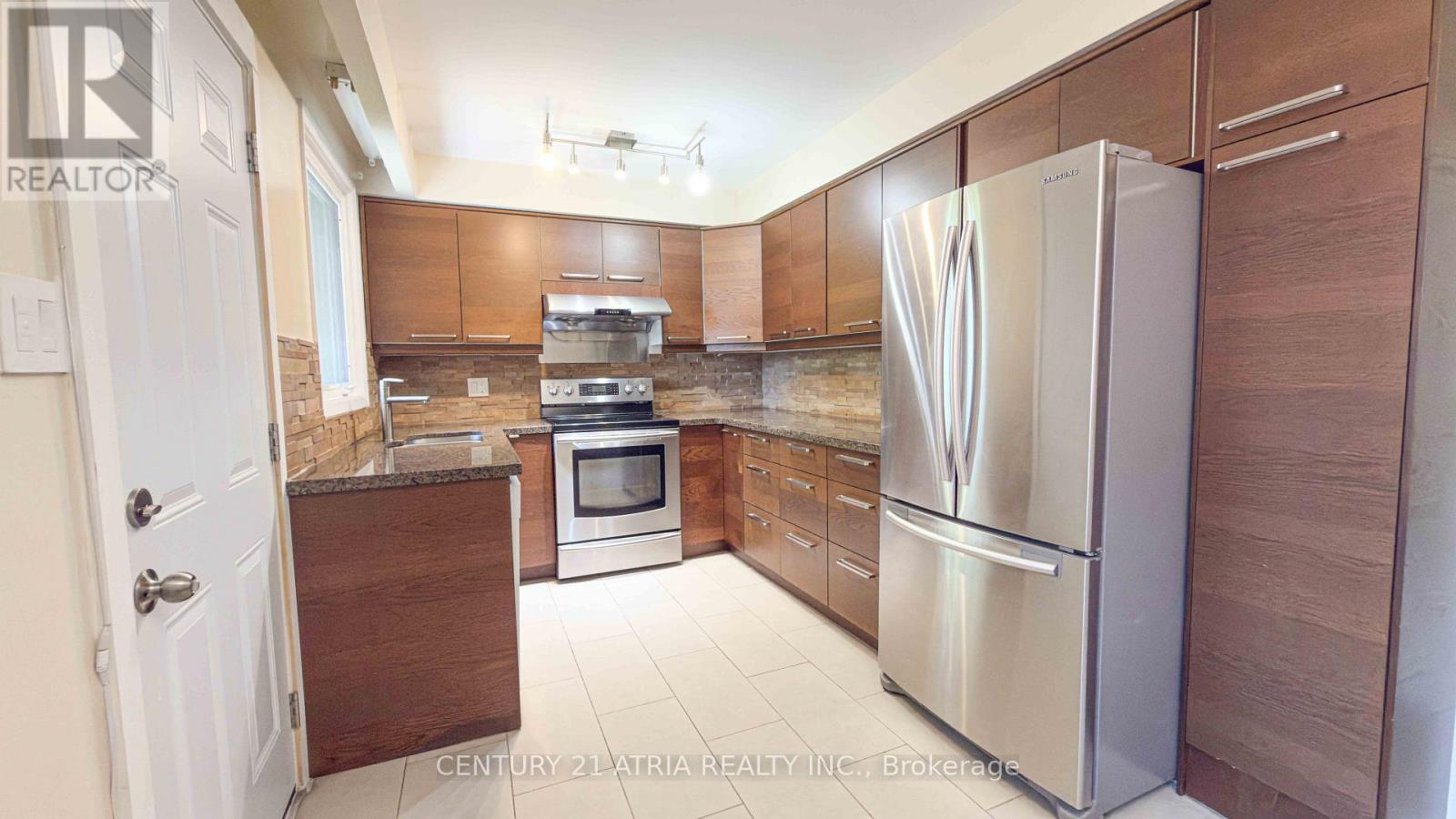 11 Danville Drive, Toronto, Ontario M2P 1H7 - Photo 12 - C13586502