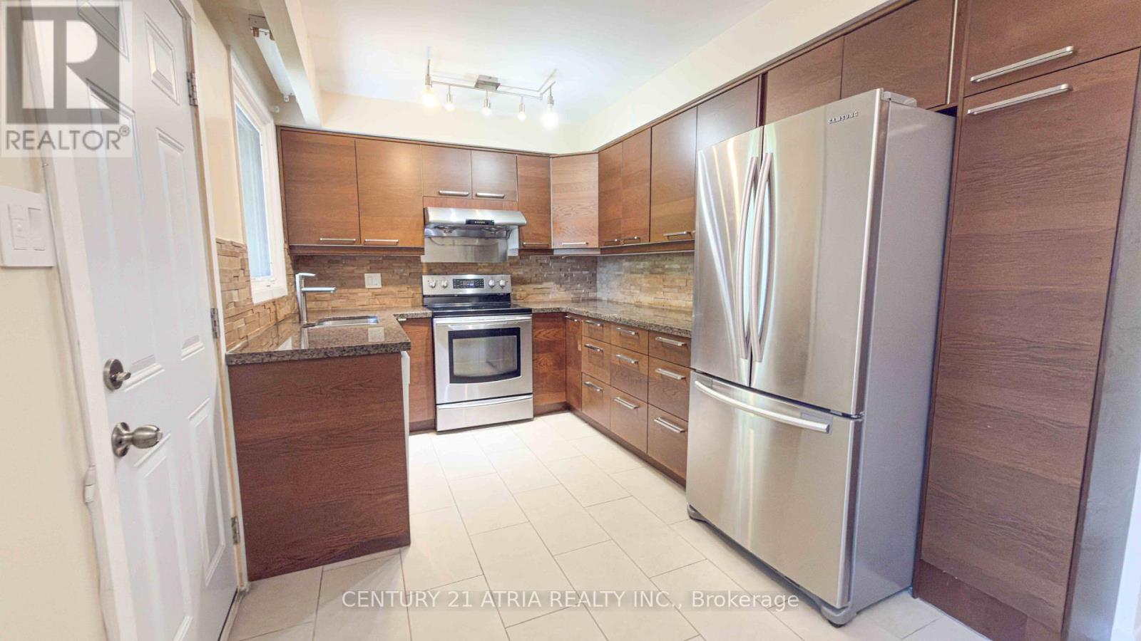 11 Danville Drive, Toronto, Ontario M2P 1H7 - Photo 11 - C13586502