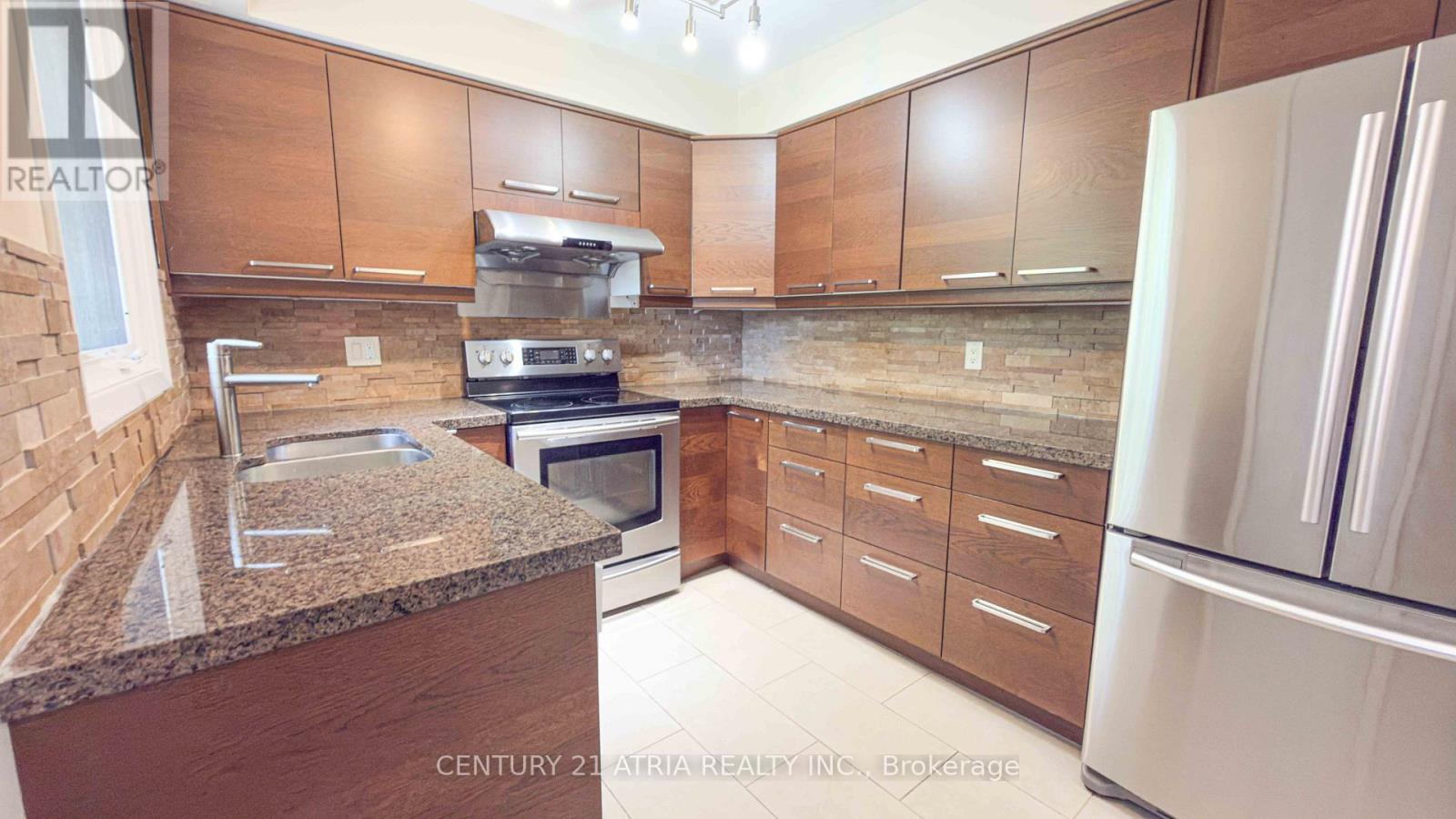 11 Danville Drive, Toronto, Ontario M2P 1H7 - Photo 13 - C13586502