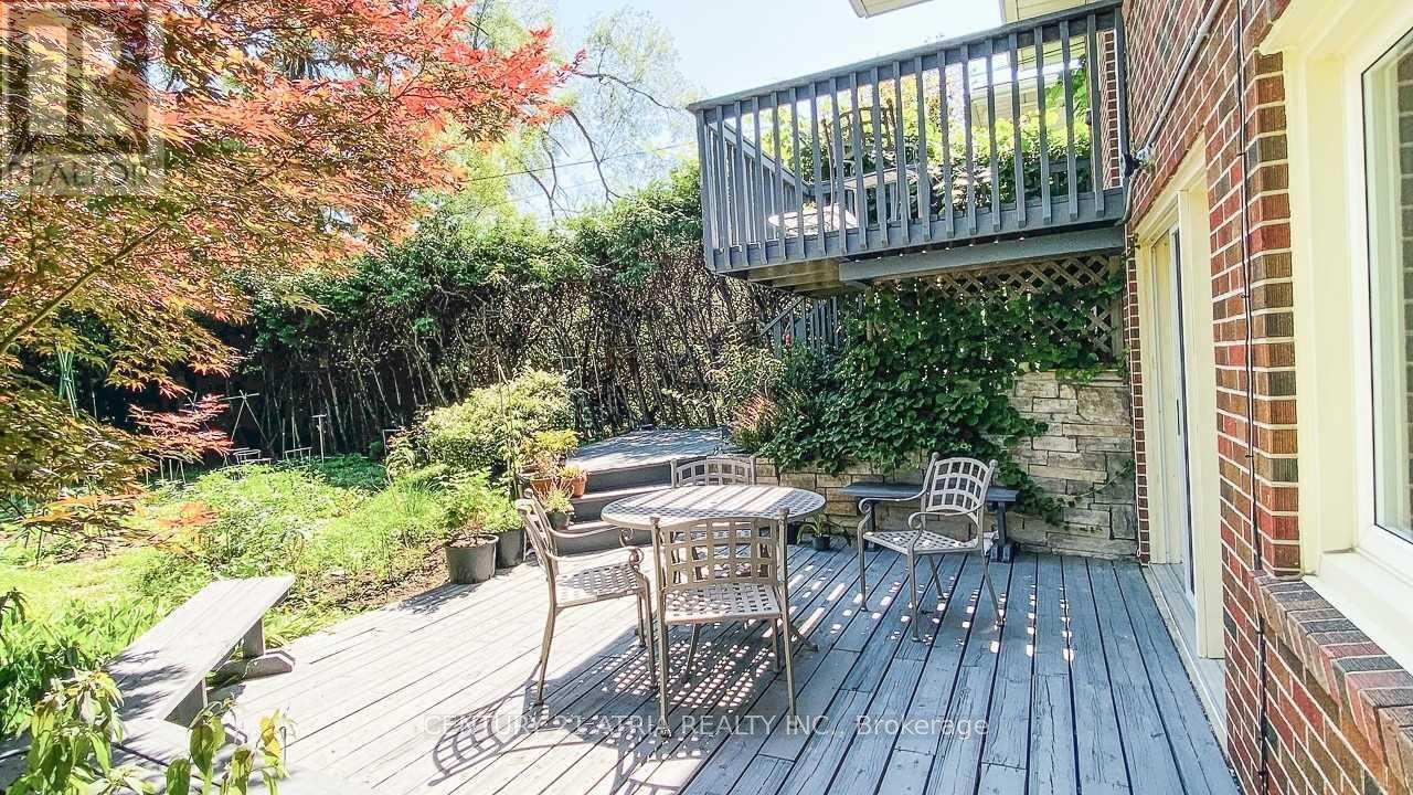 11 Danville Drive, Toronto, Ontario M2P 1H7 - Photo 27 - C13586502