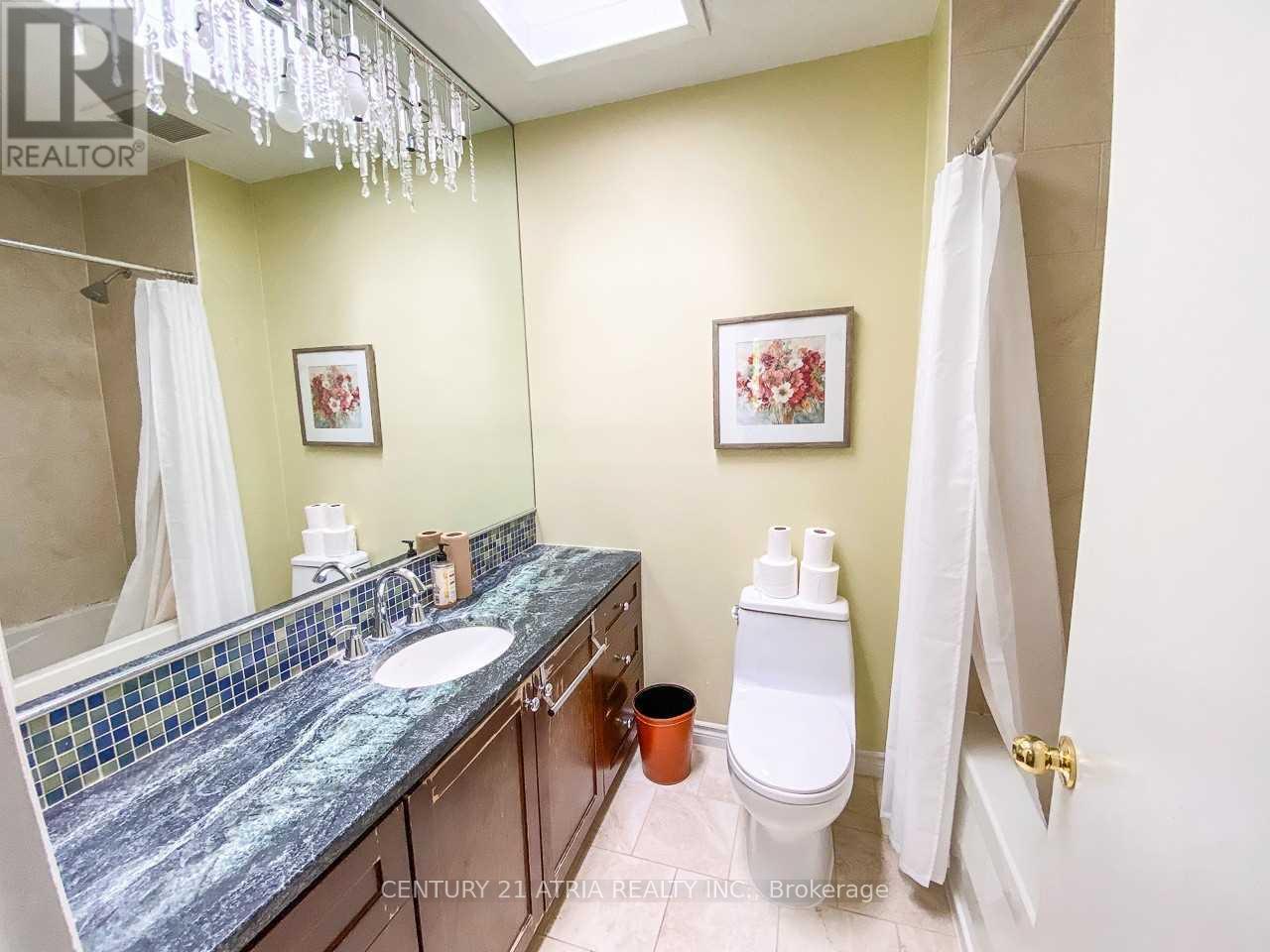 11 Danville Drive, Toronto, Ontario M2P 1H7 - Photo 4 - C13586502