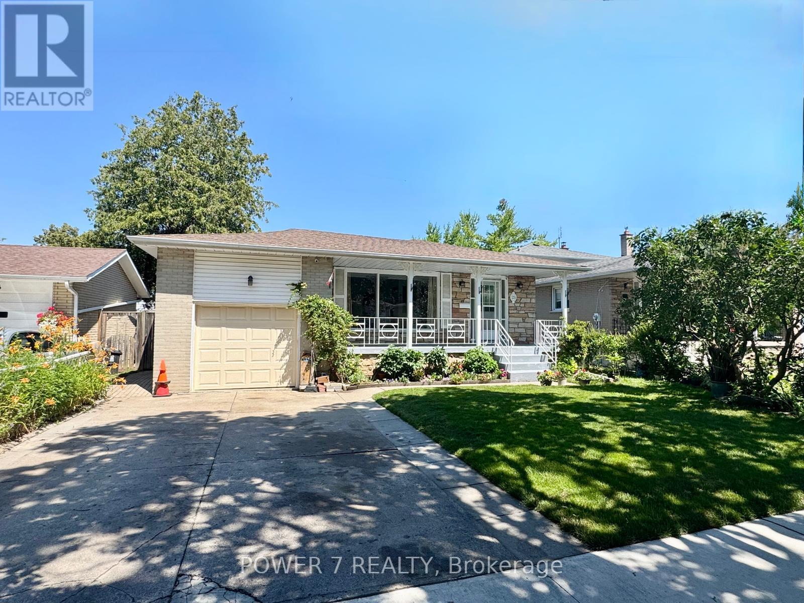 <div class="slider-price">$799,000</div><p>23 Donnacona Crescent, Toronto, Ontario</p>