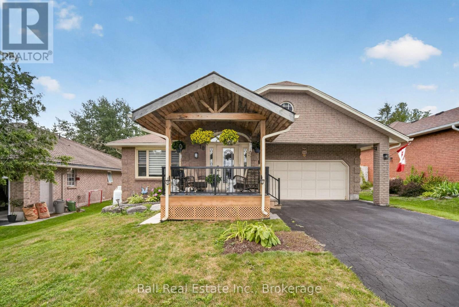 18 Russell Hill Road, Kawartha Lakes, Ontario  K0M 1A0 - Photo 1 - X13598664