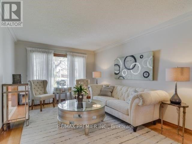 29 Carmen Crescent, Vaughan, Ontario  L4L 5P9 - Photo 3 - N13598650