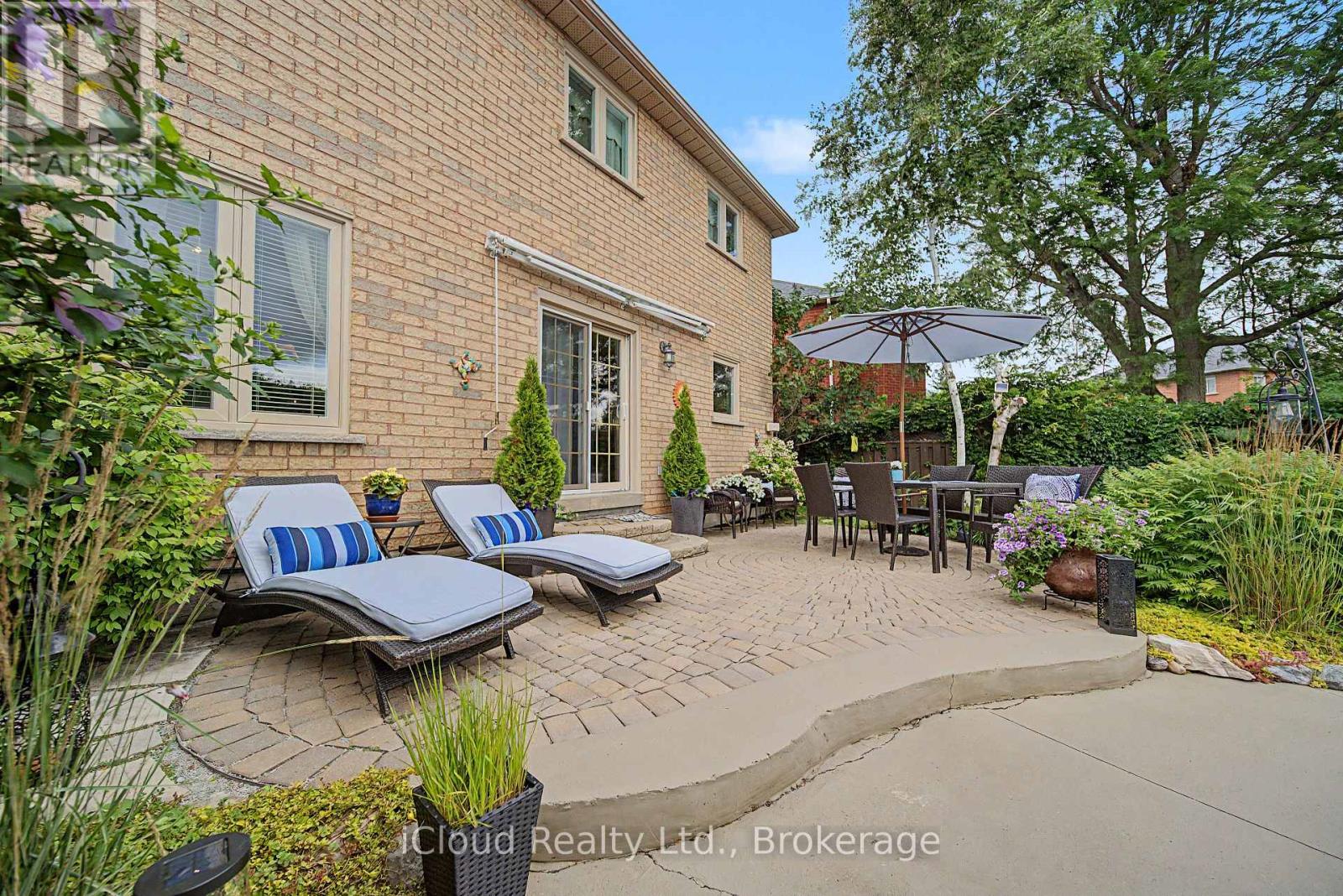 3926 Baggins Court, Mississauga, Ontario  L5N 7A3 - Photo 10 - W13598708