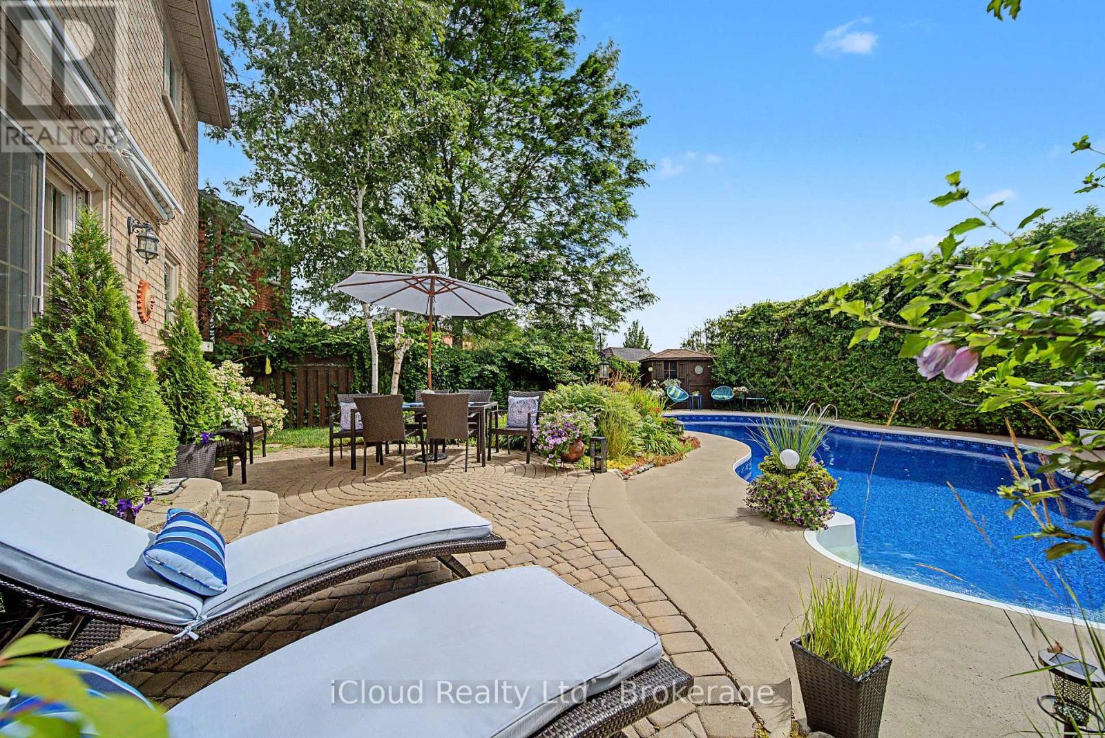 3926 Baggins Court, Mississauga, Ontario  L5N 7A3 - Photo 11 - W13598708