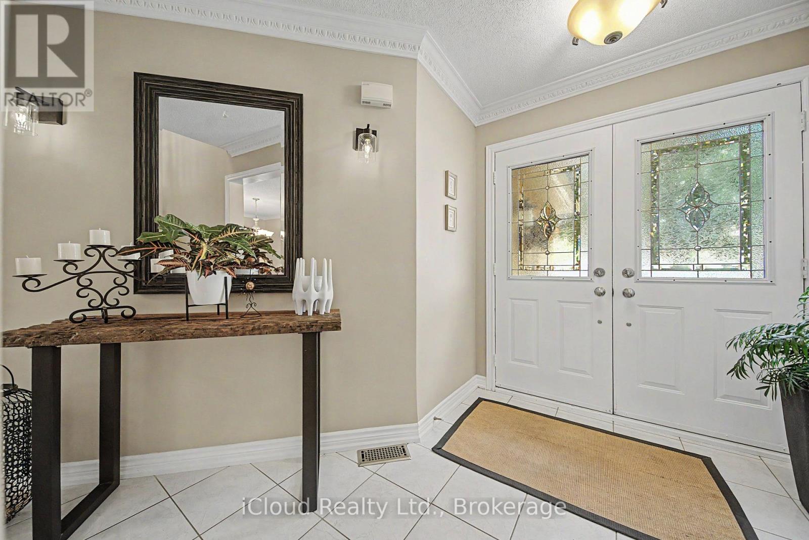 3926 Baggins Court, Mississauga, Ontario  L5N 7A3 - Photo 13 - W13598708
