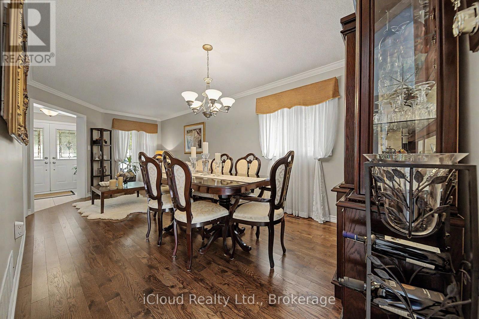 3926 Baggins Court, Mississauga, Ontario  L5N 7A3 - Photo 19 - W13598708