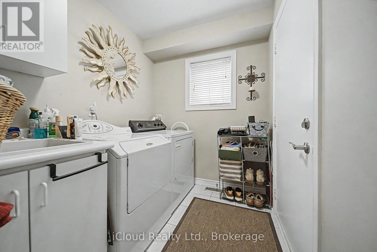 3926 Baggins Court, Mississauga, Ontario  L5N 7A3 - Photo 30 - W13598708