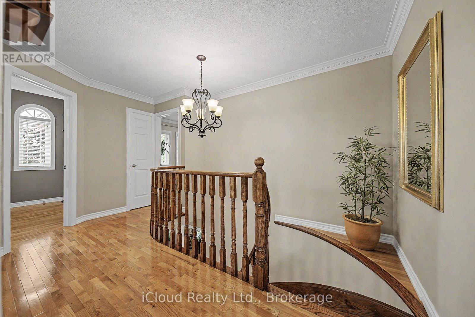 3926 Baggins Court, Mississauga, Ontario  L5N 7A3 - Photo 32 - W13598708