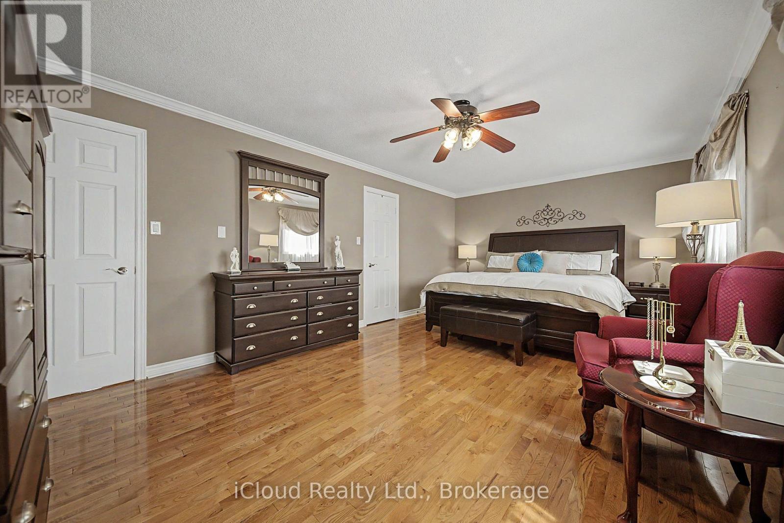 3926 Baggins Court, Mississauga, Ontario  L5N 7A3 - Photo 33 - W13598708