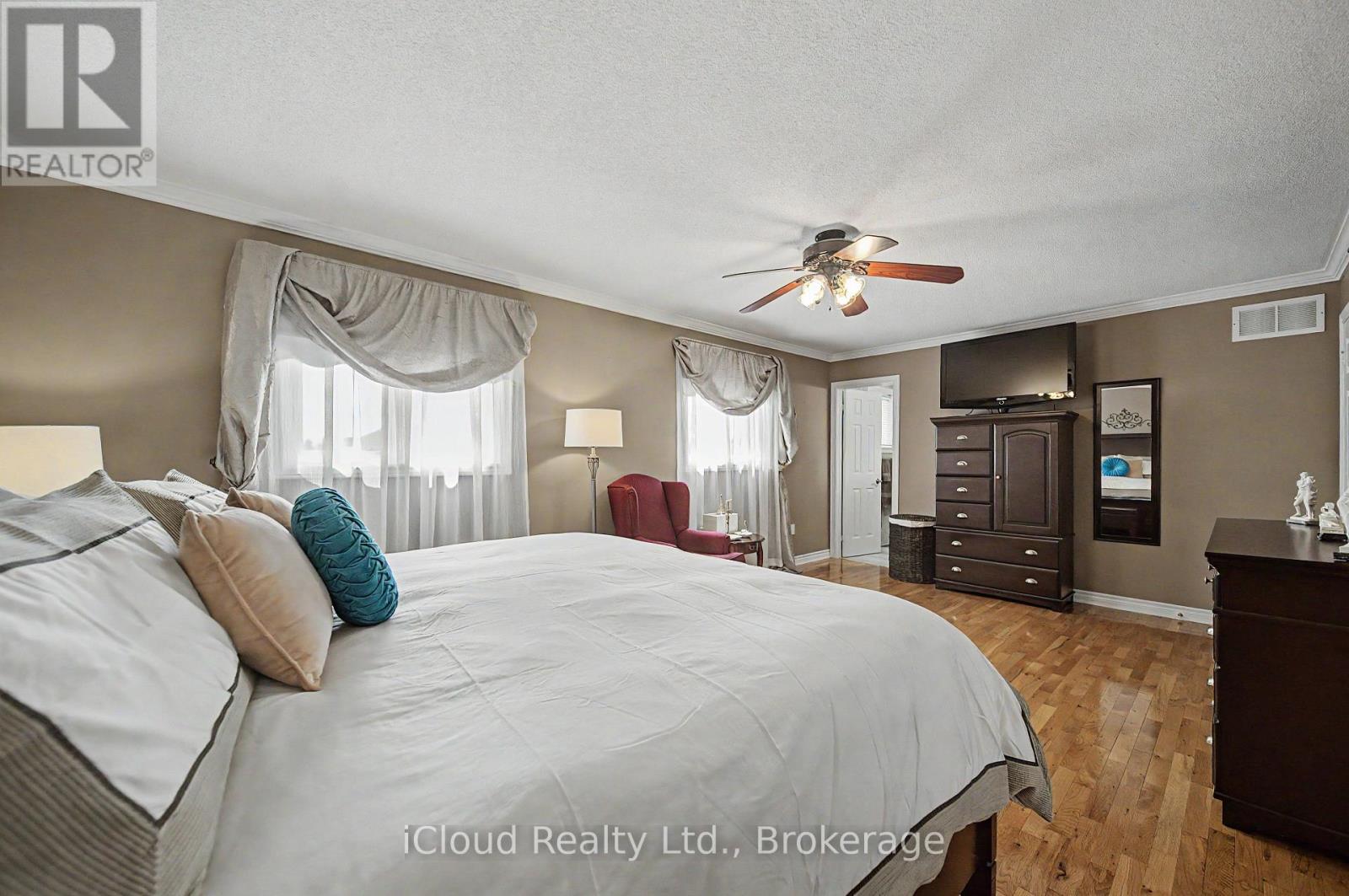 3926 Baggins Court, Mississauga, Ontario  L5N 7A3 - Photo 35 - W13598708