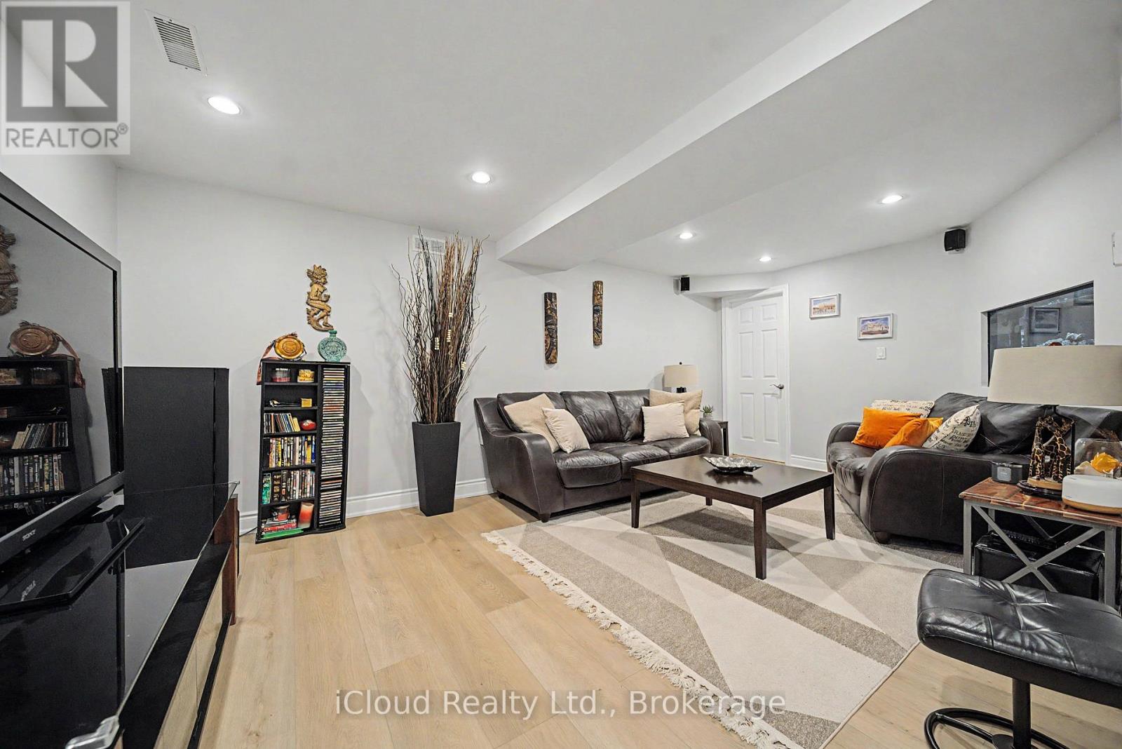 3926 Baggins Court, Mississauga, Ontario  L5N 7A3 - Photo 47 - W13598708
