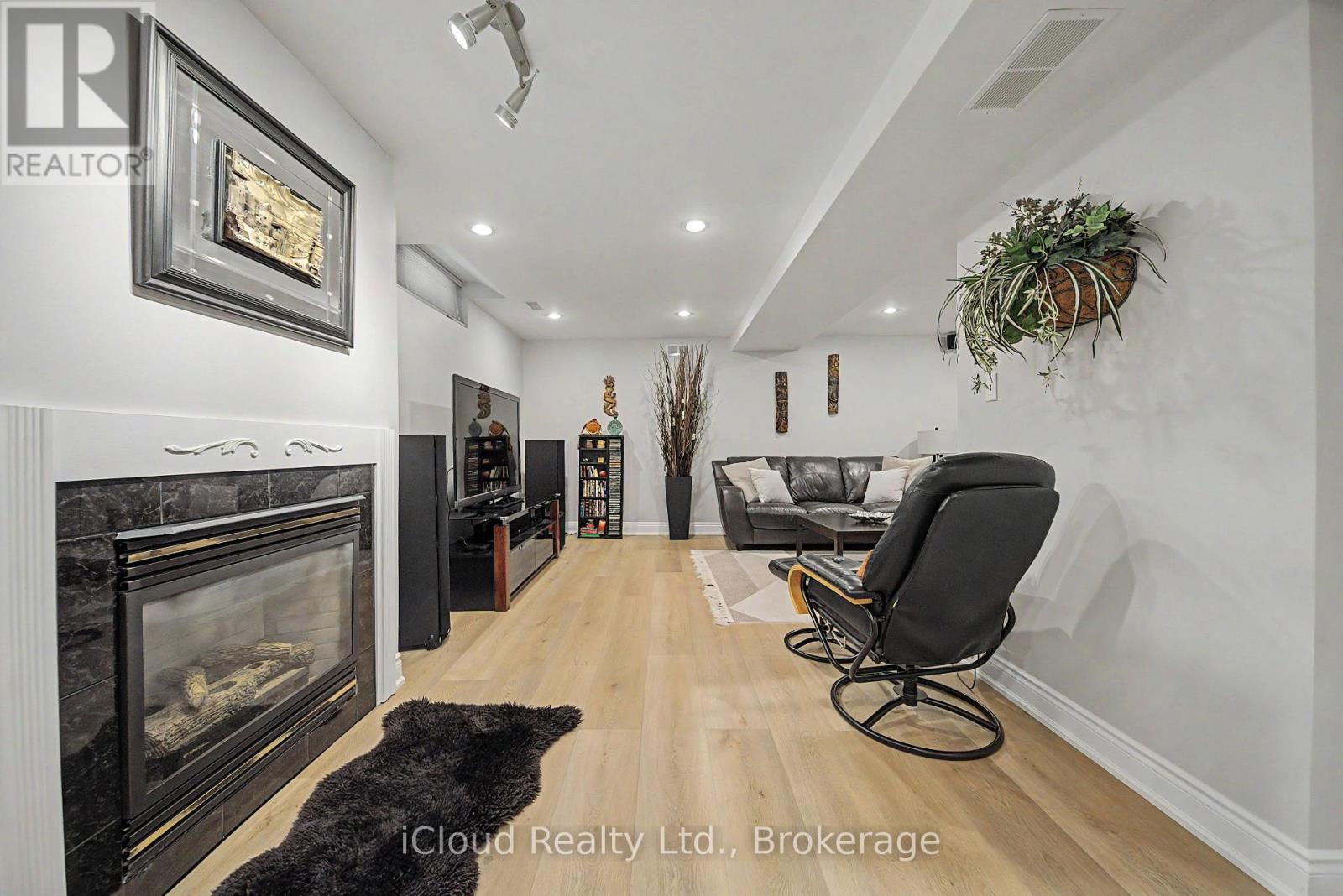 3926 Baggins Court, Mississauga, Ontario  L5N 7A3 - Photo 49 - W13598708