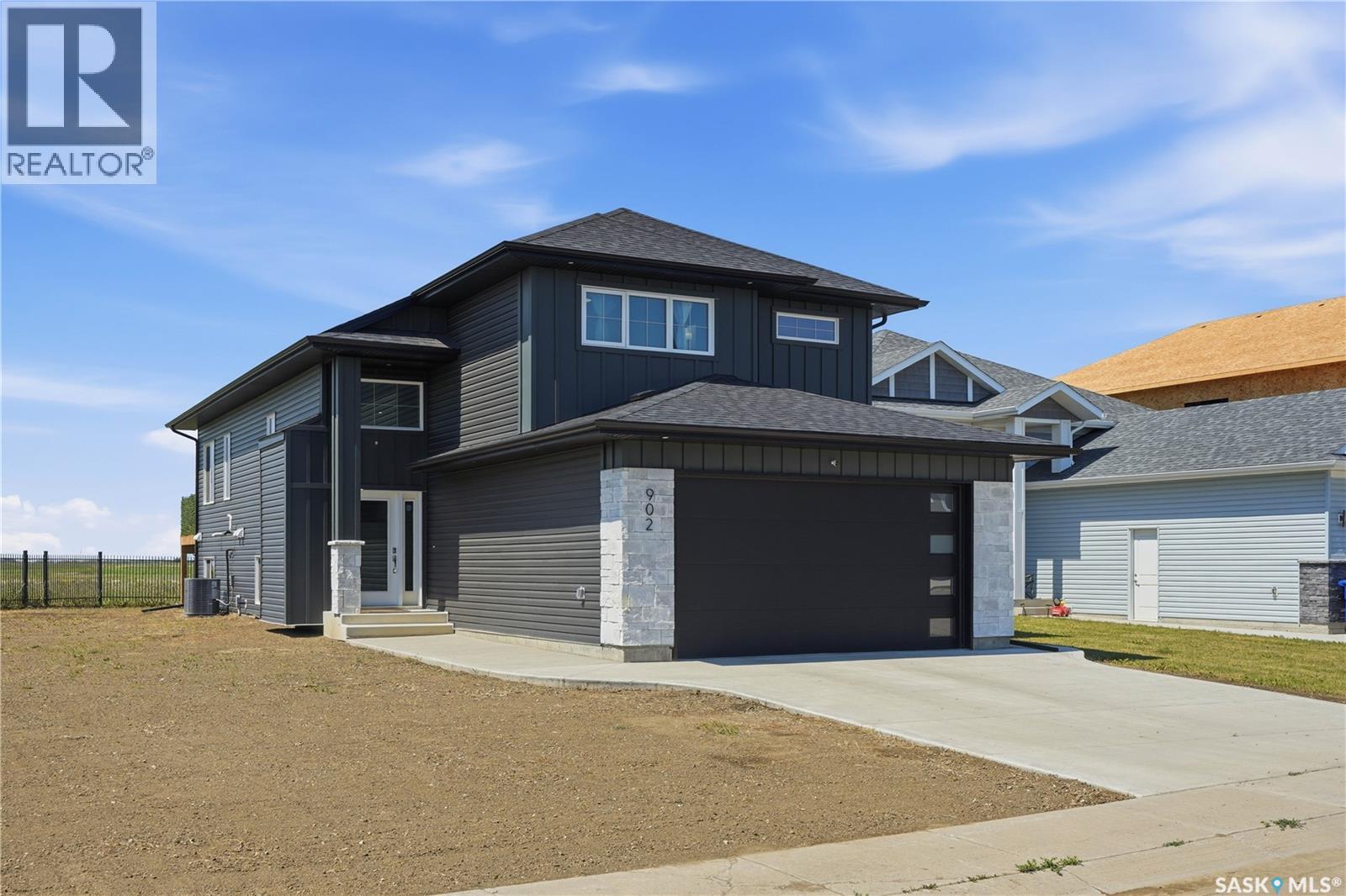 902 Bentley Manor, Saskatoon, Saskatchewan  S7L 6P4 - Photo 2 - SK043435